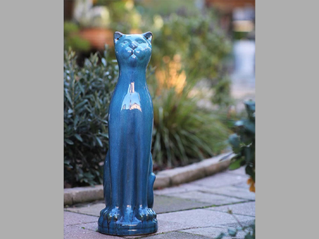Standing Cat By Plantatorem