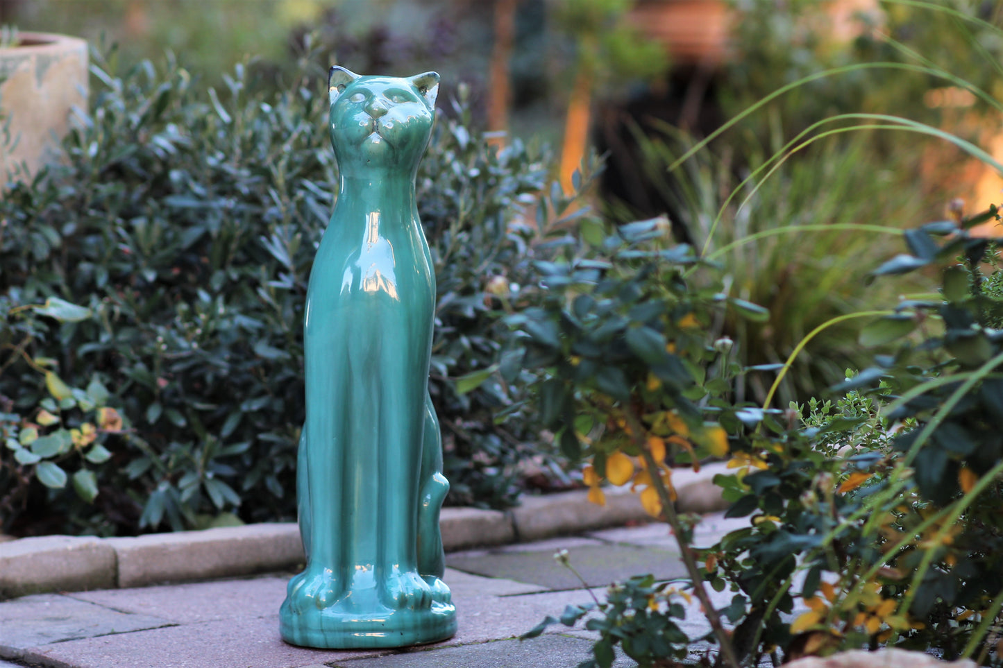 Standing Cat By Plantatorem
